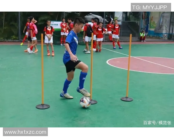 挑战极限足球绕杆跑带你体验速度与技巧的完美结合